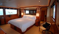 Motor yacht Dona Lola -  Master Cabin
